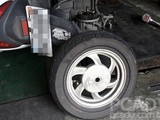 輪胎居然被排氣管吊耳劃了一圈深痕