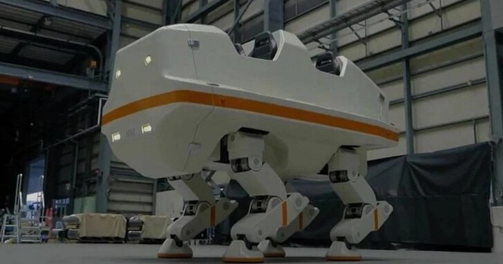 狀似機器大象，日本打造出世界首款可乘坐4人的4足機器人