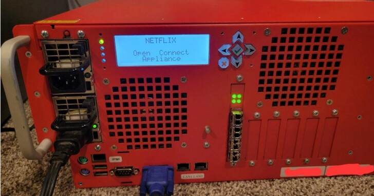 網友將退役的10年前Netflix 快取伺服器拿來改裝成怪獸級NAS，總容量高達 262TB