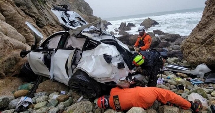 美國一特斯拉墜落76公尺高懸崖，一家4口全都倖存！反轉：爸爸被指控謀殺未遂