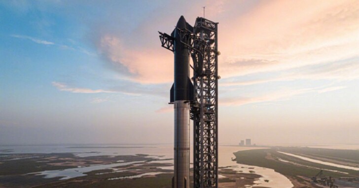 人類最強火箭 SpaceX 星際飛船預計今晚發射，33 個引擎巨無霸！馬斯克：成功率僅50%「但保證很精彩」