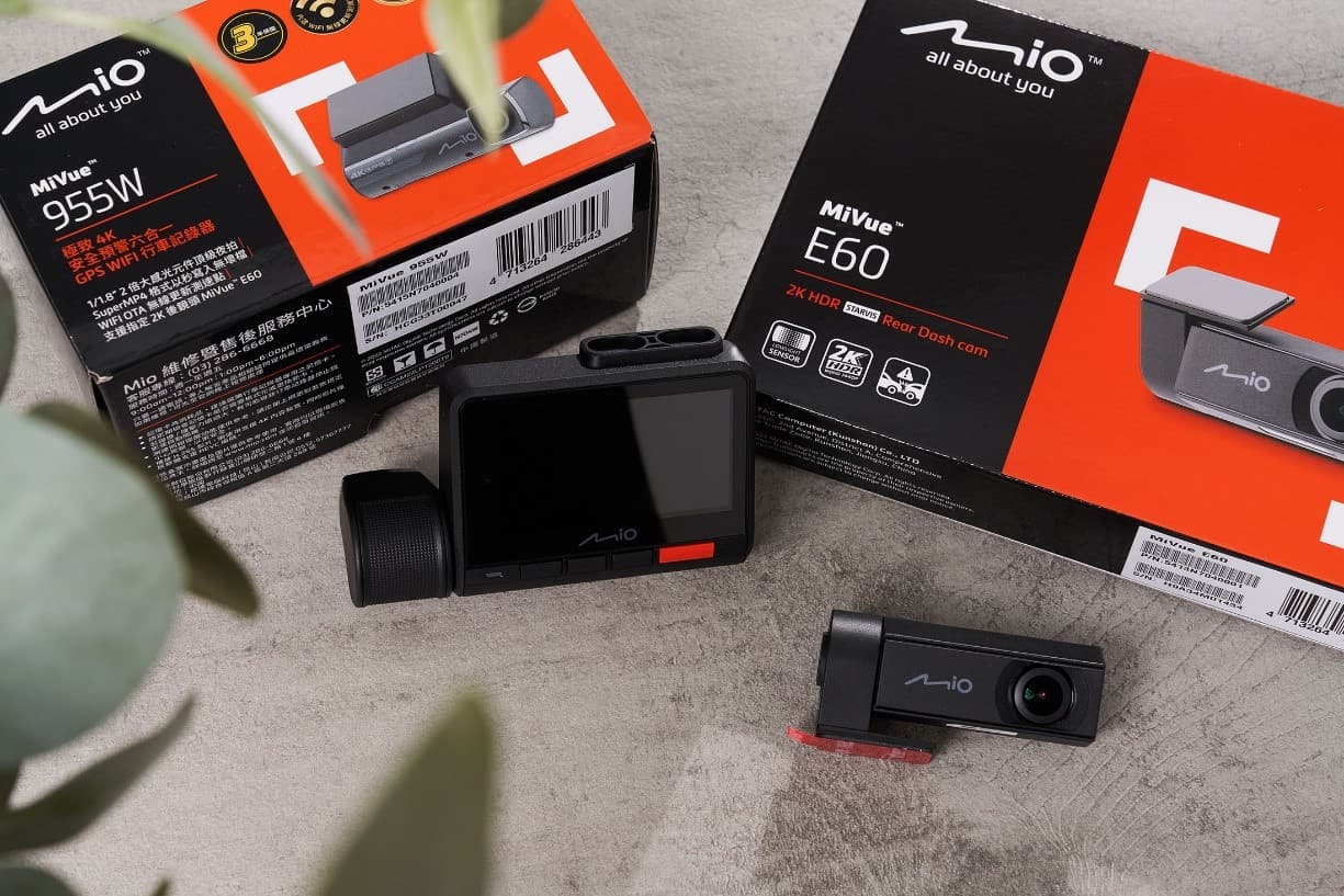 Mio MiVue 955W+E60 雙鏡頭行車記錄器實測：前 4K 後 2K 超高畫質，搭配測速安全預警六合一功能