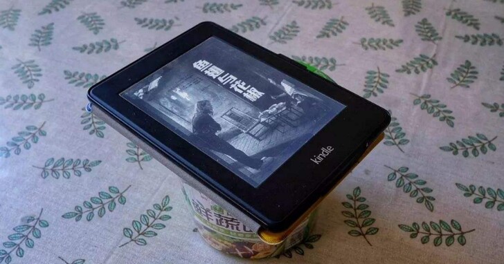 Kindle中國電子書商城正式停運、閱讀器怎麼辦？官方自我調侃「用Kindle蓋泡麵會更香」