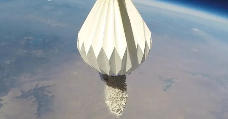 下葬太貴「死不起」，日本正流行氣球葬：飛到高空讓氣球爆破、骨灰自然灑落
