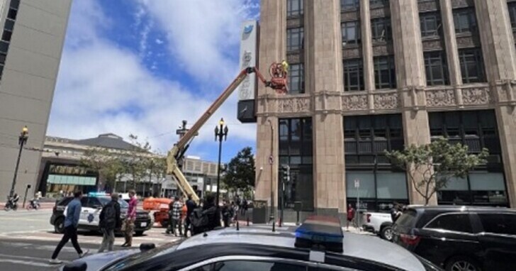 馬斯克想用噴火器拆除推特總部的Twitter標誌，「烤小鳥」不成反招來舊金山警察關切