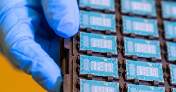 Intel展示玻璃材質基板之半導體封裝，改善晶片機械特性與訊號傳輸
