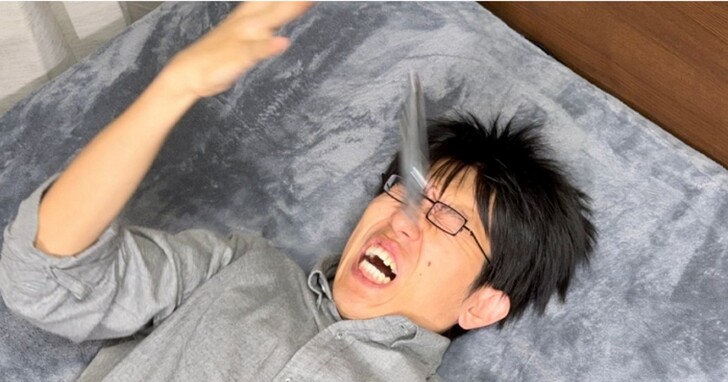 睡前玩手機總是砸到臉？日本網友利用Arduino UNO開發出「臉部保護頭盔」