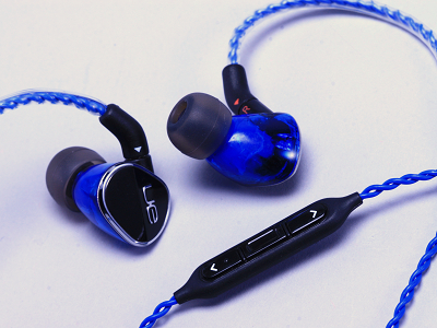 羅技 UE900 耳機評測：配戴感大升級，比 TF10 更暖的聲音風格