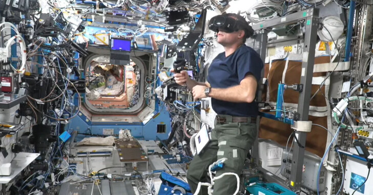 HTC VIVE Focus 3  VR 頭顯擴大應用範圍，成為太空人日常運動裝置