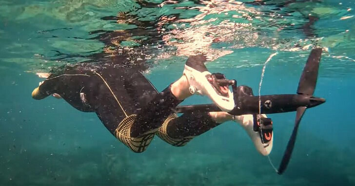 「水下自行車」讓你以超乎常人的速度在水中前進