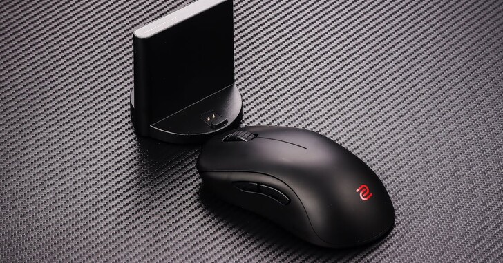 ZOWIE U2 專業無線電競鼠開箱評測：不追求RGB燈效，聚焦在玩家的精準度及穩定度、價格4,490 元