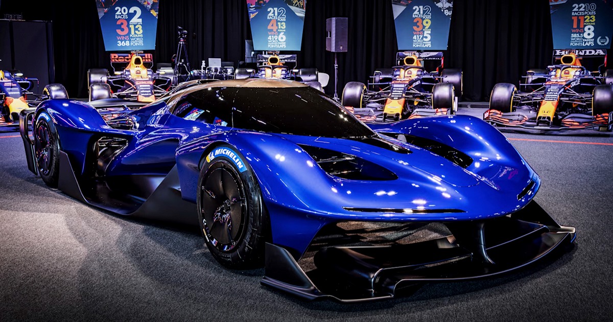 簡直是未來 F1 樣貌先曝光,Red Bull 首款頂尖超跑 RB17 正式亮相!