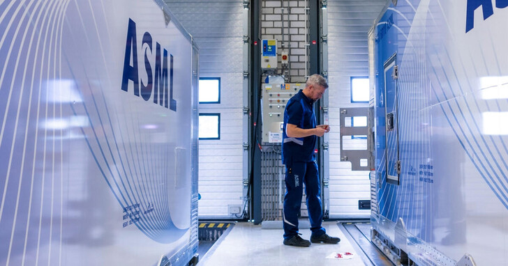 ASML 將出貨最新 EUV 曝光機 EXE:5200，英特爾是買家