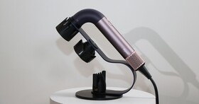 Dyson 最小、最快、最輕造型吹風機 Supersonic r 登台！首款美髮造型品 Dyson Chitosan 同步開賣