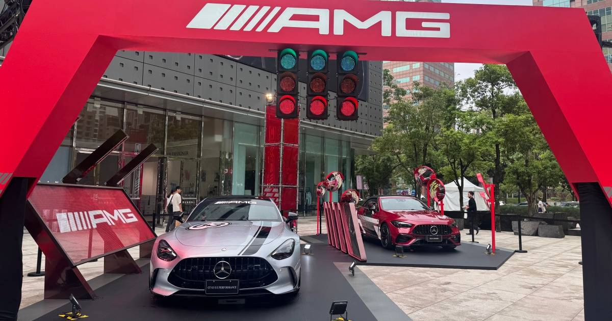 F1 電影熱血上映!賓士在「遠百信義 A13 廣場」打造 Mercedes-AMG 特展,沈浸式展區、雙跑車一次看