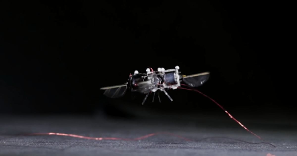 MIT 發表「機器蜜蜂」原型:翅膀每秒拍 400 次、最高時速 2 公尺