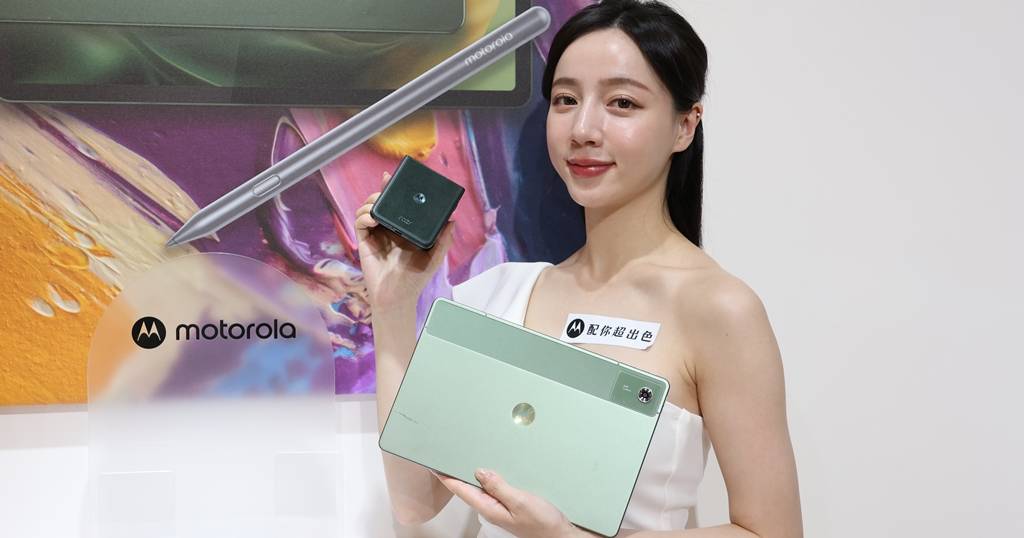 Motorola 推出 moto pad 60 系列平板與首款 moto buds LOOP 夾耳式耳機,並帶來 Swarovski razr 60 冰藍限定版