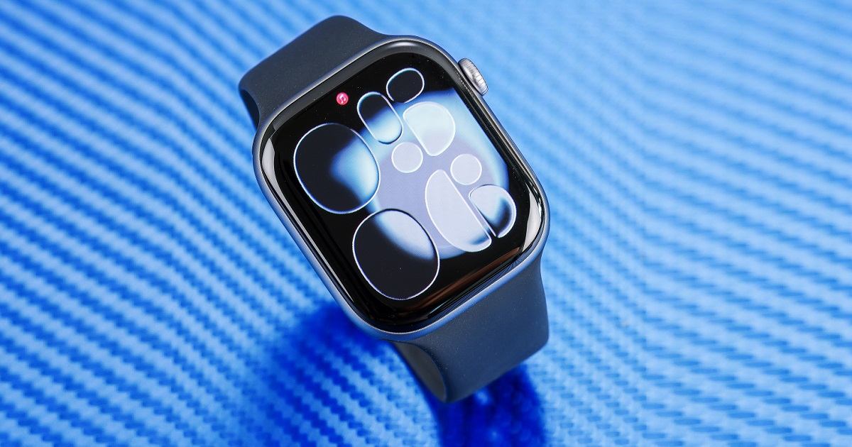 Apple Watch Series 11 評測:24 小時續航力、5G 網路、售價 12,900 元起,誰適合買?還是 Watch SE 3 更划算?