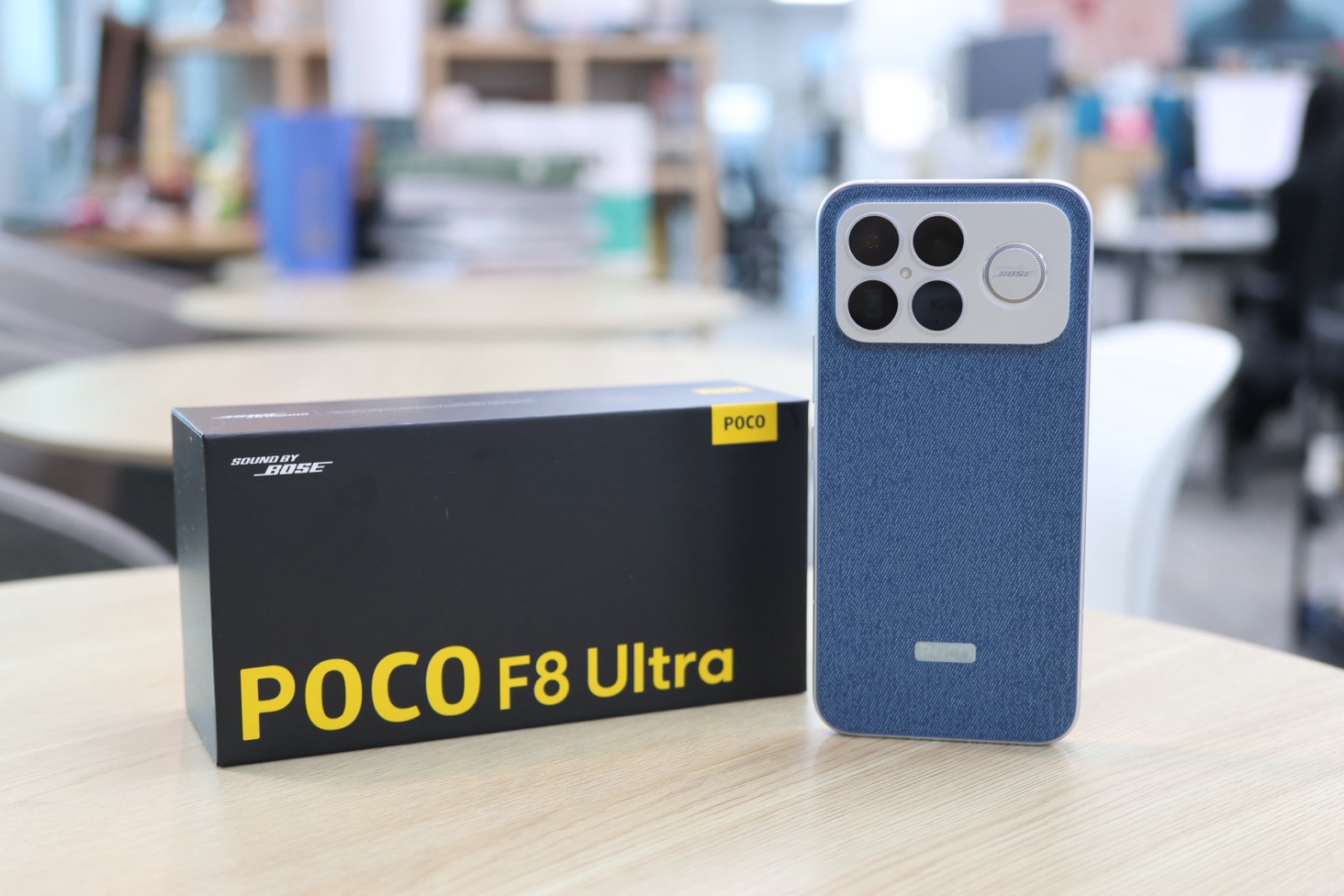 POCO F8 Ultra 實測：S8 Gen 5 效能怪獸降臨！還有超特別牛仔藍奈米皮！