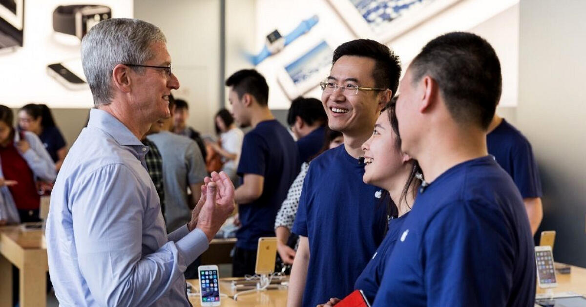 蘋果 AI 布局慢半拍竟成優勢？股價反彈 35%，跑贏 S&P 500 與 NVIDIA