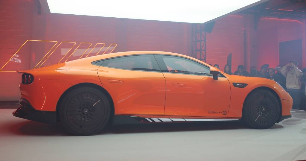 本周末限定！Mercedes-AMG CONCEPT AMG GT XX 現身台北松菸，展現 Nardò 賽道耐力測試紀錄與百萬瓦充電技術