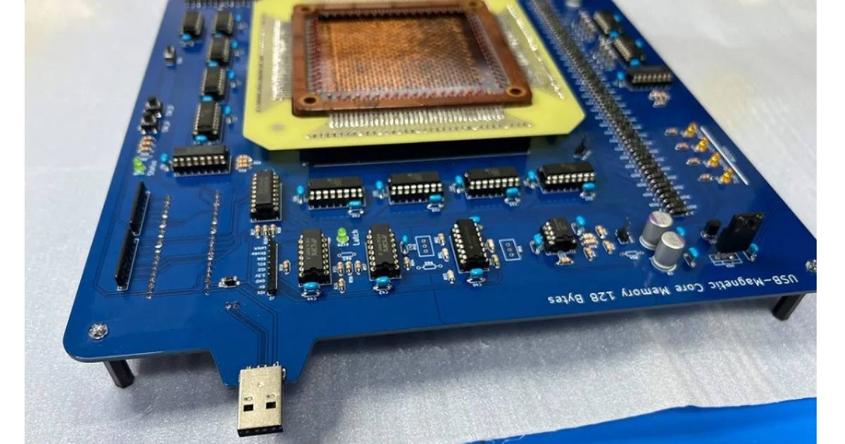 太空科學家打造古早時代磁芯記憶體隨身碟：容量僅 128 Byte，大小如餐盤