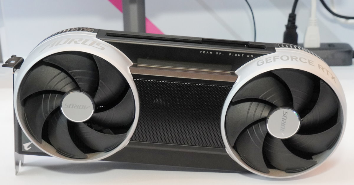 技嘉AORUS RTX 5090 Infinity實機亮相！瓦斯爐造型下藏散熱黑科技，效能穩定再升級！