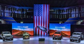 臺美簽署「對等貿易協定」確立對等關稅15%且不疊加，美規小客車零關稅、取消進口數量限制、書審合格證