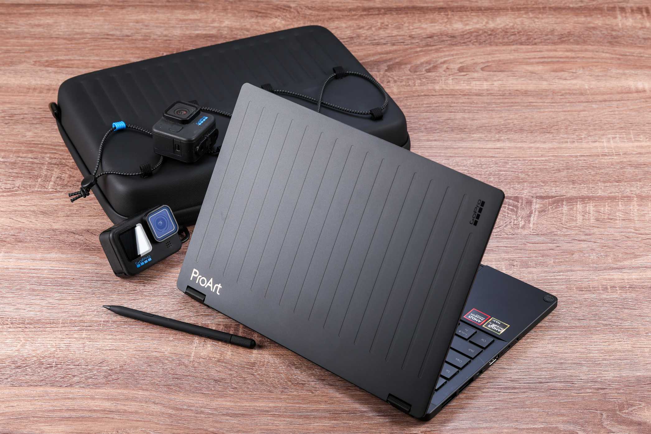 ASUS ProArt GoPro Edition 評測：Ryzen AI Max+ 395＋128GB 共用記憶體，10 萬元值不值得買？