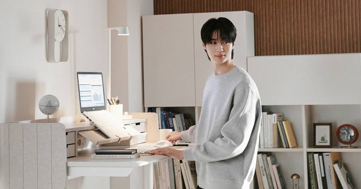 韓國 iloom 推全新 NEWT 電動升降書桌，並攜手邊佑錫拍攝「電動家具」系列廣告