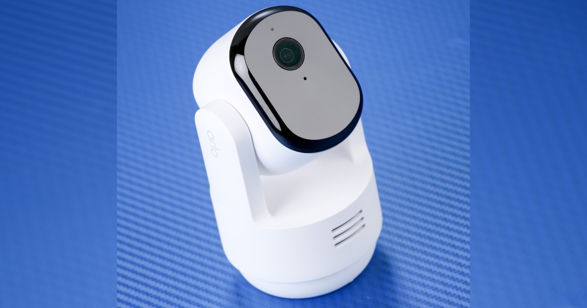 Arlo Essential 雲台室內攝影機實測：AI自動追蹤超好用！居家監控零死角必備！