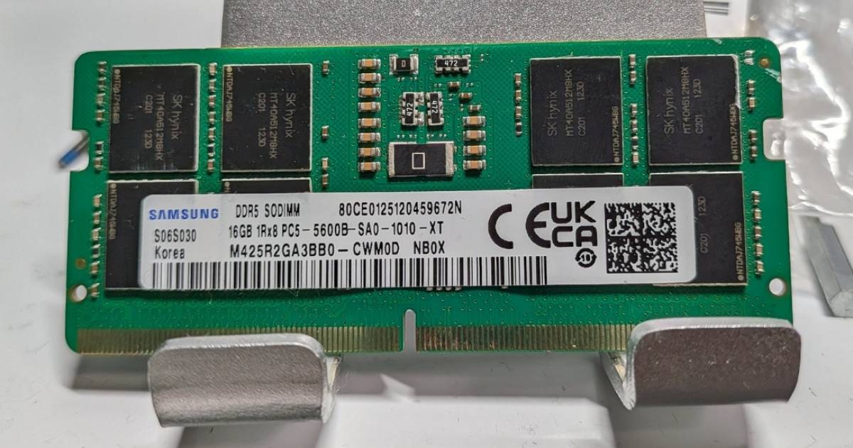 真的有人買到塑膠做的記憶體！DDR5假貨猖獗，日本DIY玩家拆開散熱片驚見「塑膠記憶體顆粒」