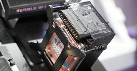山也無線、海也無線！Asus 活用背插技術打造「無線水冷」