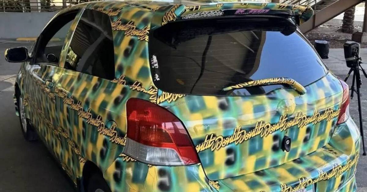 研究人員開發「數位隱形衣」車貼，讓前方車輛在AI鏡頭中憑空消失