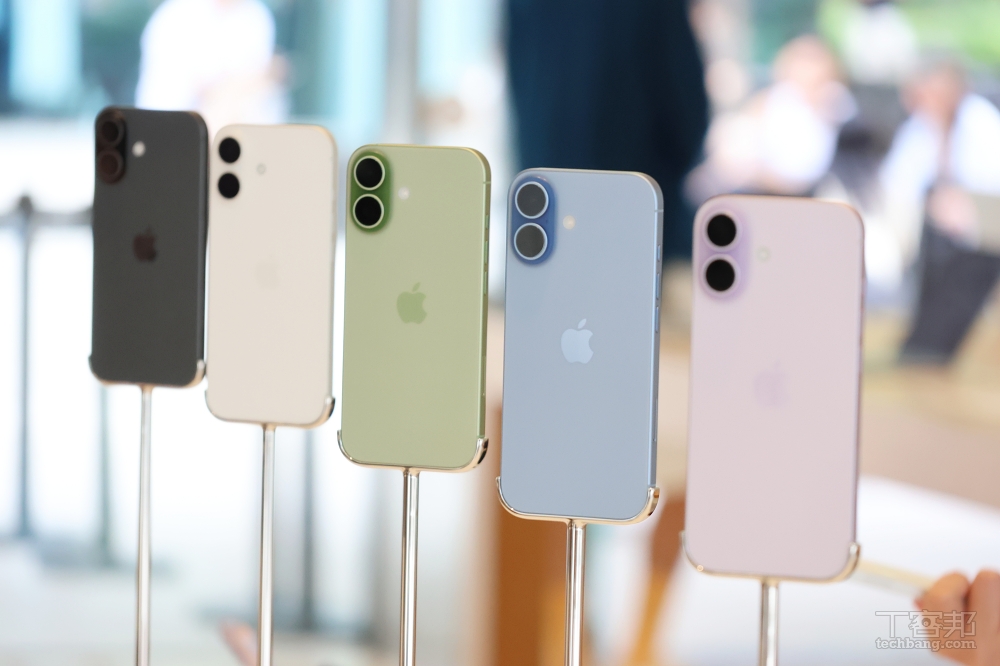 全球手機市場衰退 11%！Apple、Samsung 包辦前十，iPhone 17 奪冠