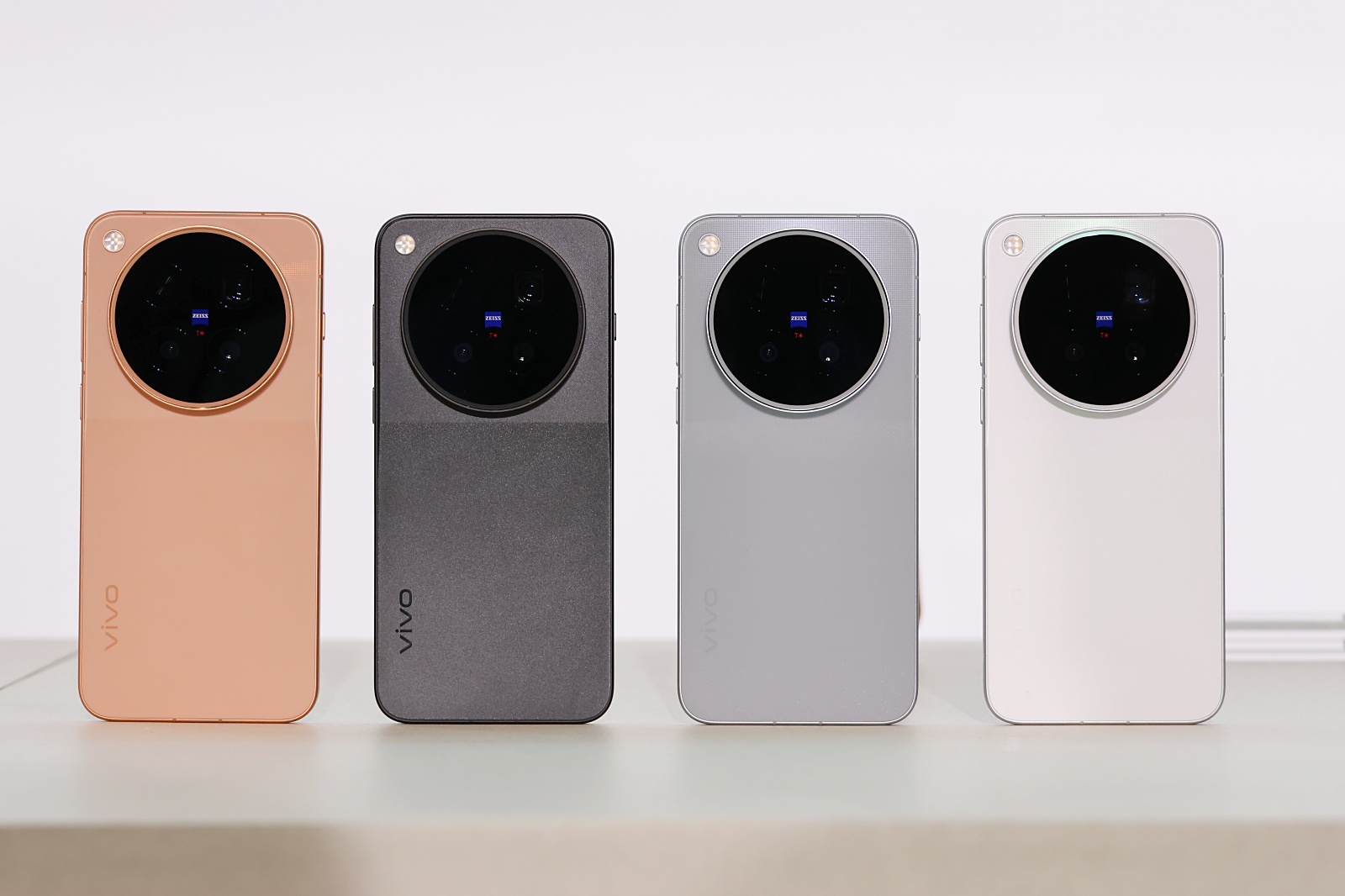 vivo X500 系列正式發表：首搭天璣 9600 Pro，主打 4K 240fps 慢動作與電影工房