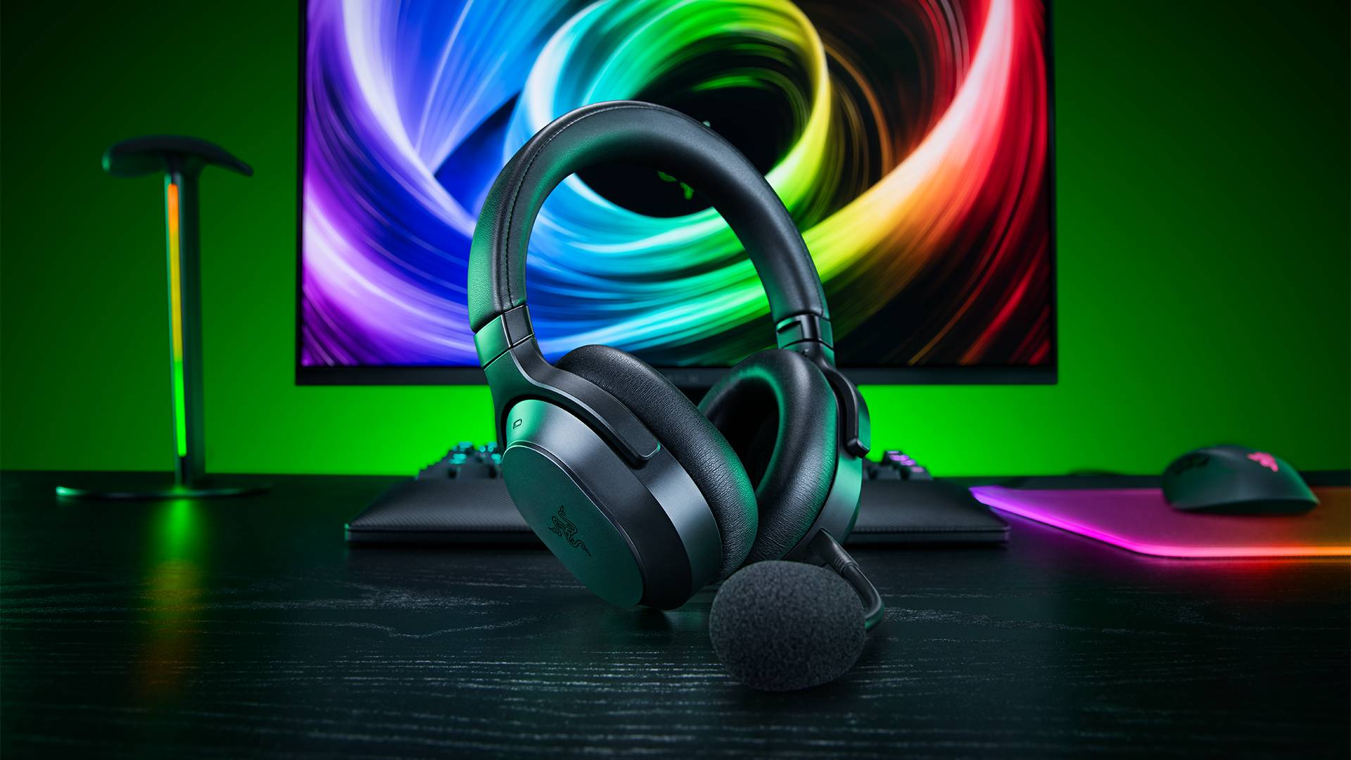 Razer Barracuda V2 Pro 無線耳機登場：支援 7.1.4 虛擬環繞音效、70 小時續航，售價 6,990 元