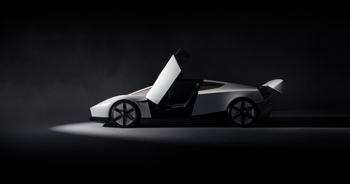 特斯拉新款 Roadster 驚現「翻天飛行」特技！是車還是飛機？美國政府監管權責劃分掀熱議