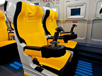 總統級座艙算什麼，日本推出Star Fighter觀光巴士，讓你乘坐戰機座椅一圓科幻夢！