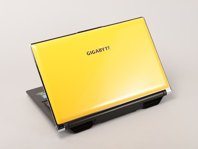 GIGABYTE P25W 評測：超跑遊戲筆電效能全開