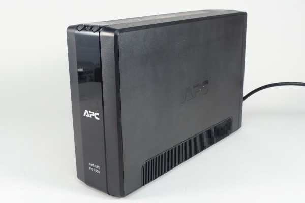APC Back-UPS Pro 1000：提供環保省電功能的在線互動式UPS