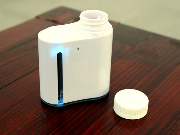 AdhereTech推出智慧型藥瓶，能自動提醒病人按時按量用藥