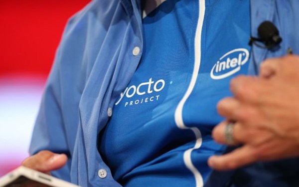 Intel 也推智慧T恤，可以即時監測心跳