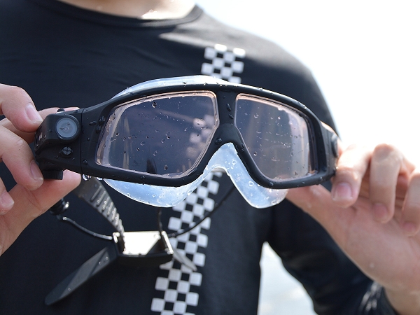 解放雙手，能在水中錄影的蛙鏡：Thanko swimming goggles