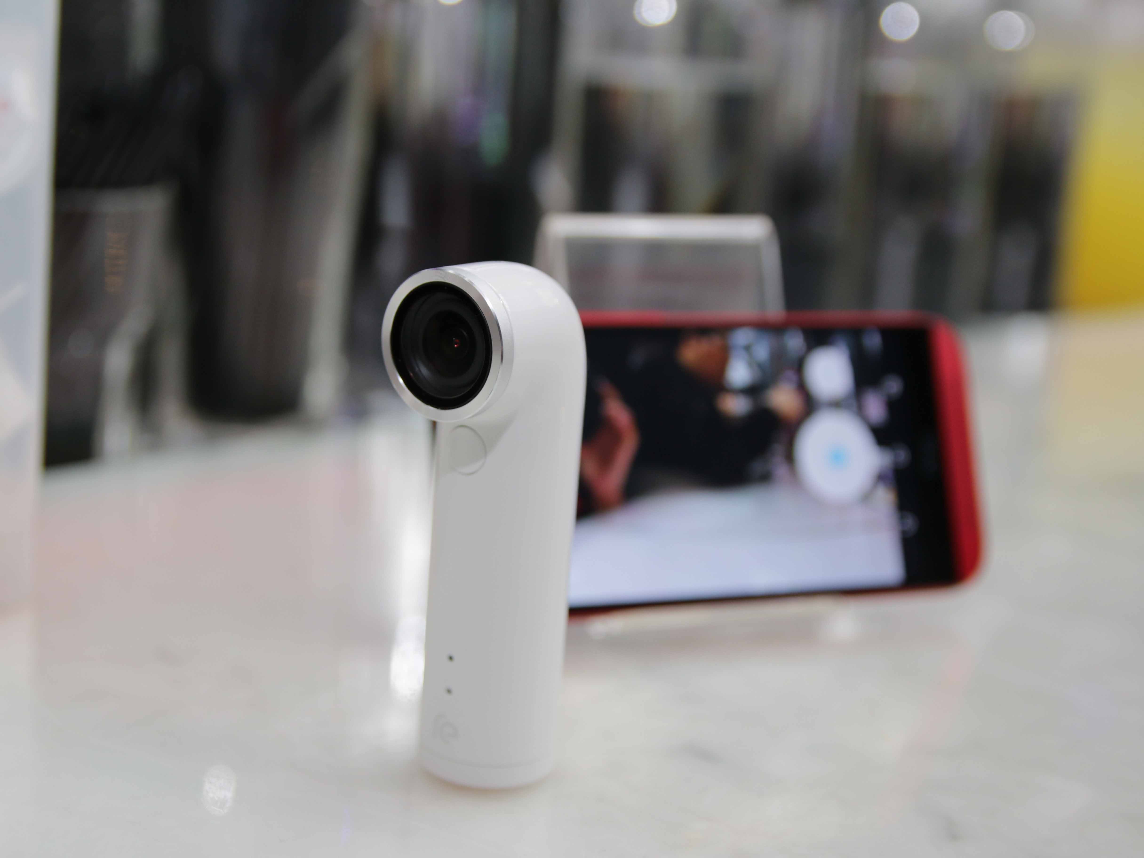 潛望鏡奇特外型！HTC首款運動攝影機RE  現場體驗