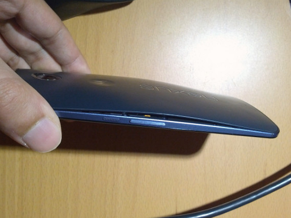 Nexus 6 也傳有設計瑕疵，使用者抱怨底蓋分離問題