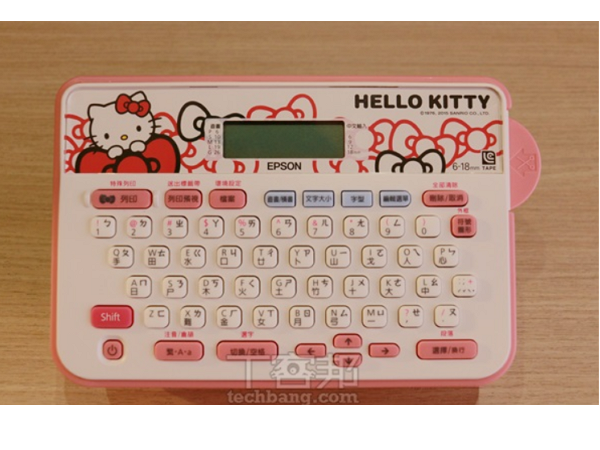 滿足媽媽的夢幻少女心，台灣限定的Hello Kitty 粉紅標籤機