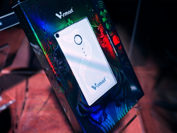 V-Smart與街頭塗鴉大師ANO跨界合作，發表全新airdisk無線隨身碟