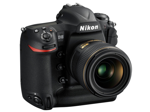 [CES新品]Nikon 新一代旗艦 D5 問世，ISO 高達 3,280,000！
