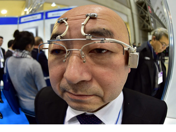 日本舉辦了一場可穿戴裝置博覽會，這是裡頭的奇葩裝置